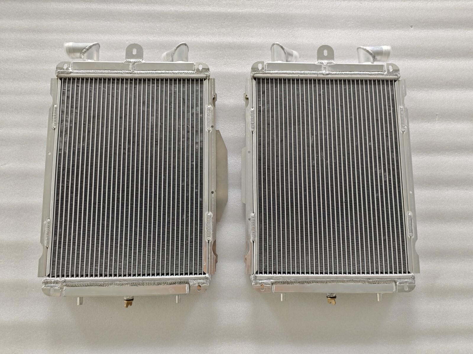 Aluminum Radiators for Ferrari F355 355 3.5L 1994-1999 Left & Right side