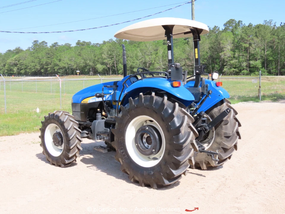 New Holland TD5040 4WD Diesel Tractor Utility Ag Farm 88hp PTO 3PT bidadoo -New - Image 3 of 4