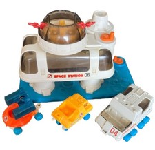 Vintage 1984 Playworld Toys Lil Playmates Space Station Vehicles  Figures Set