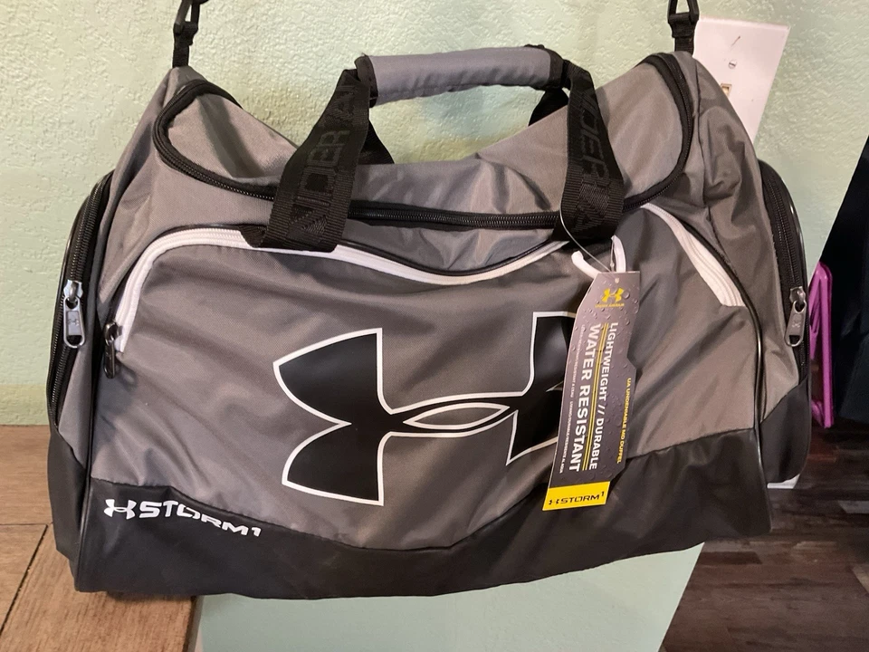 全新 Under Armour 行李袋 防水 伟大的圣诞礼物 — 第 2/4 张图片