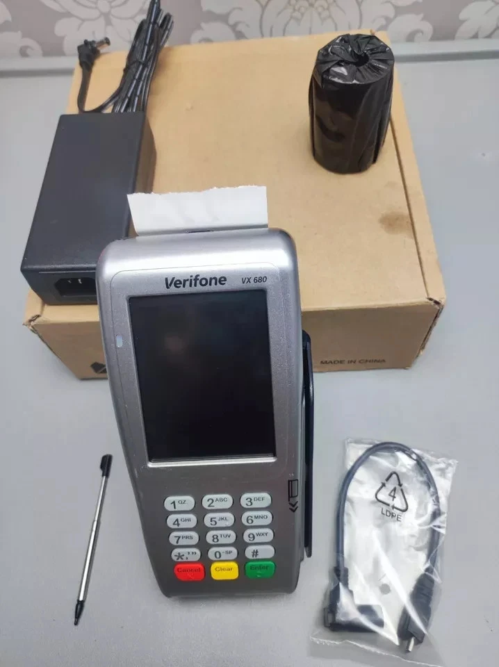 Verifone PDQ Machine With Battery and Charger Base VX680 - Image 4 of 4