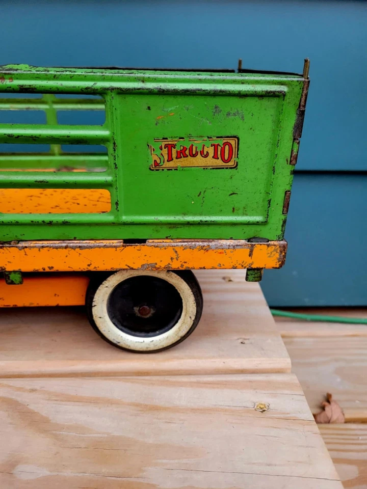 Camión de juguete Structo vintage años 20 con plataforma de estacas de acero prensado en estado original  Foto 3 de 4
