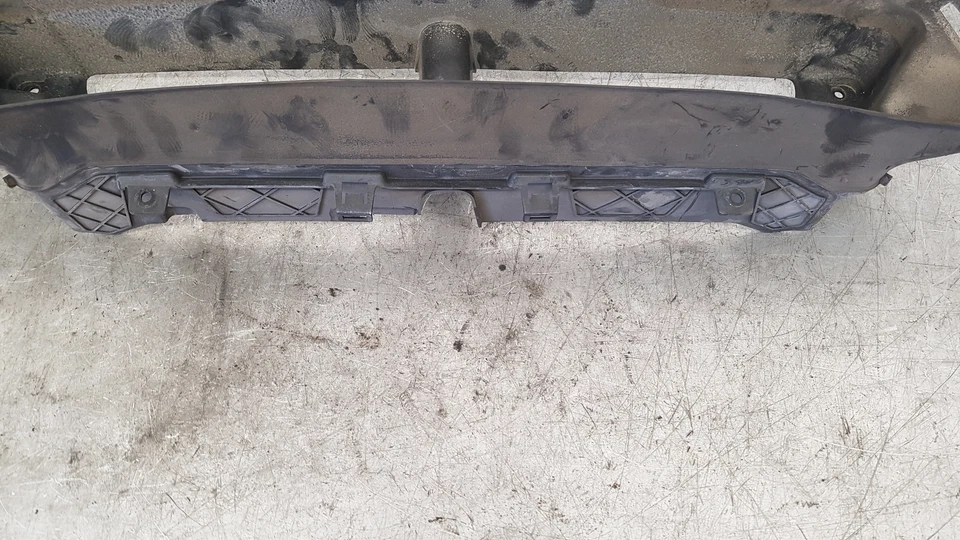 VOLVO V40 2012-2016 Guía De Aire Delantera 31323465 - Imagen 2 de 3