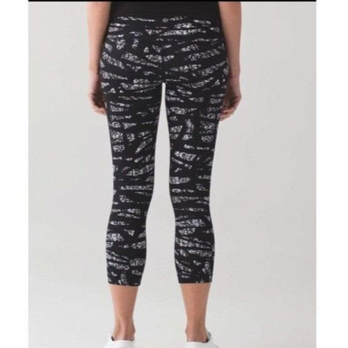 Lululemon athletica size 4 wunder under capri leggings black and white - Picture 3 of 8