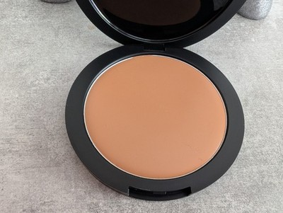 YOUNIQUE Touch Creme Foundation- Make-up mit natürlichem Finish 3W