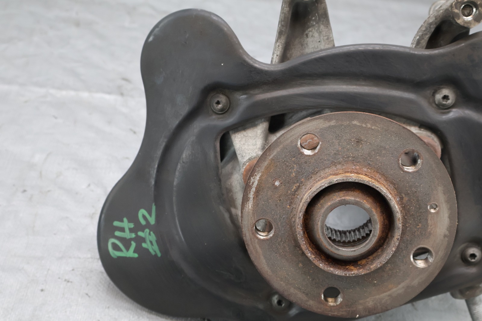 LAMBORGHINI HURACAN AWD OEM RH PASSENGER SIDE REAR SPINDLE HUB ASSY