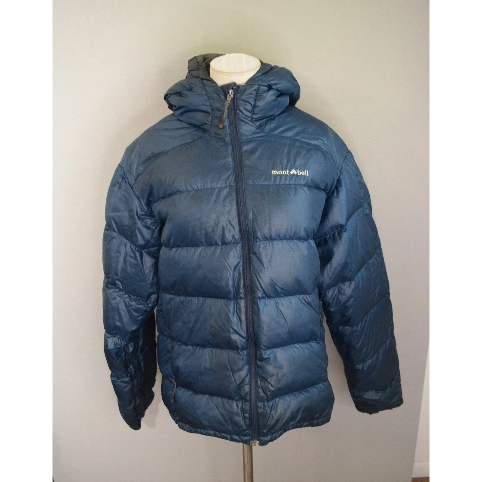 Mont-bell Alpine Down Parka Large Navy Blue Hooded Puffer Jacket Mens Gorpcore
Opens in a new window