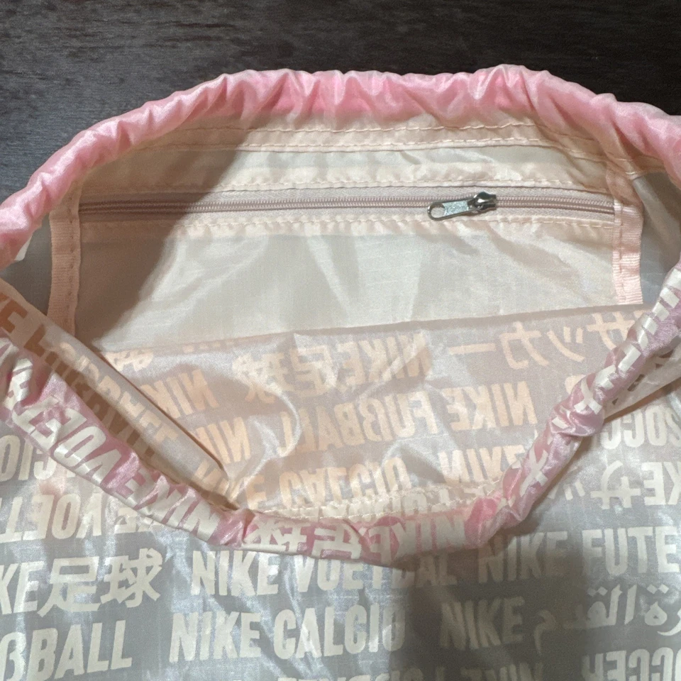 Bolso Nike Check/Melocotón/Rosa Caliente con Cuadros Negro - Nike Draw String con Bolsillo Interior Foto 2 de 4