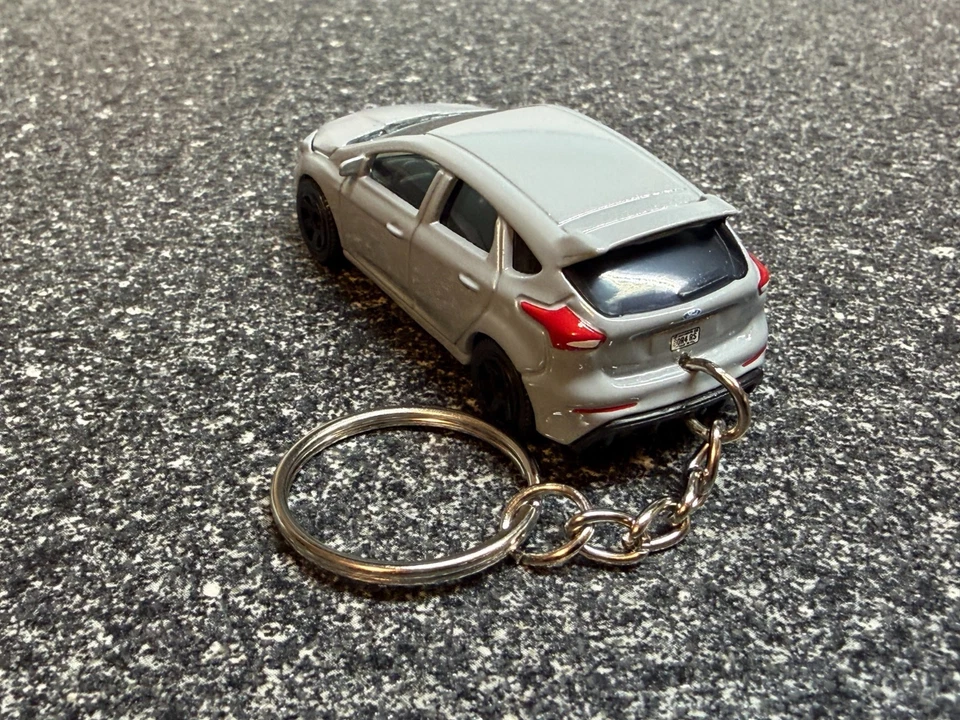 Ford Focus RS ST Keychain Gray Hot Wheels - Image 2 of 4