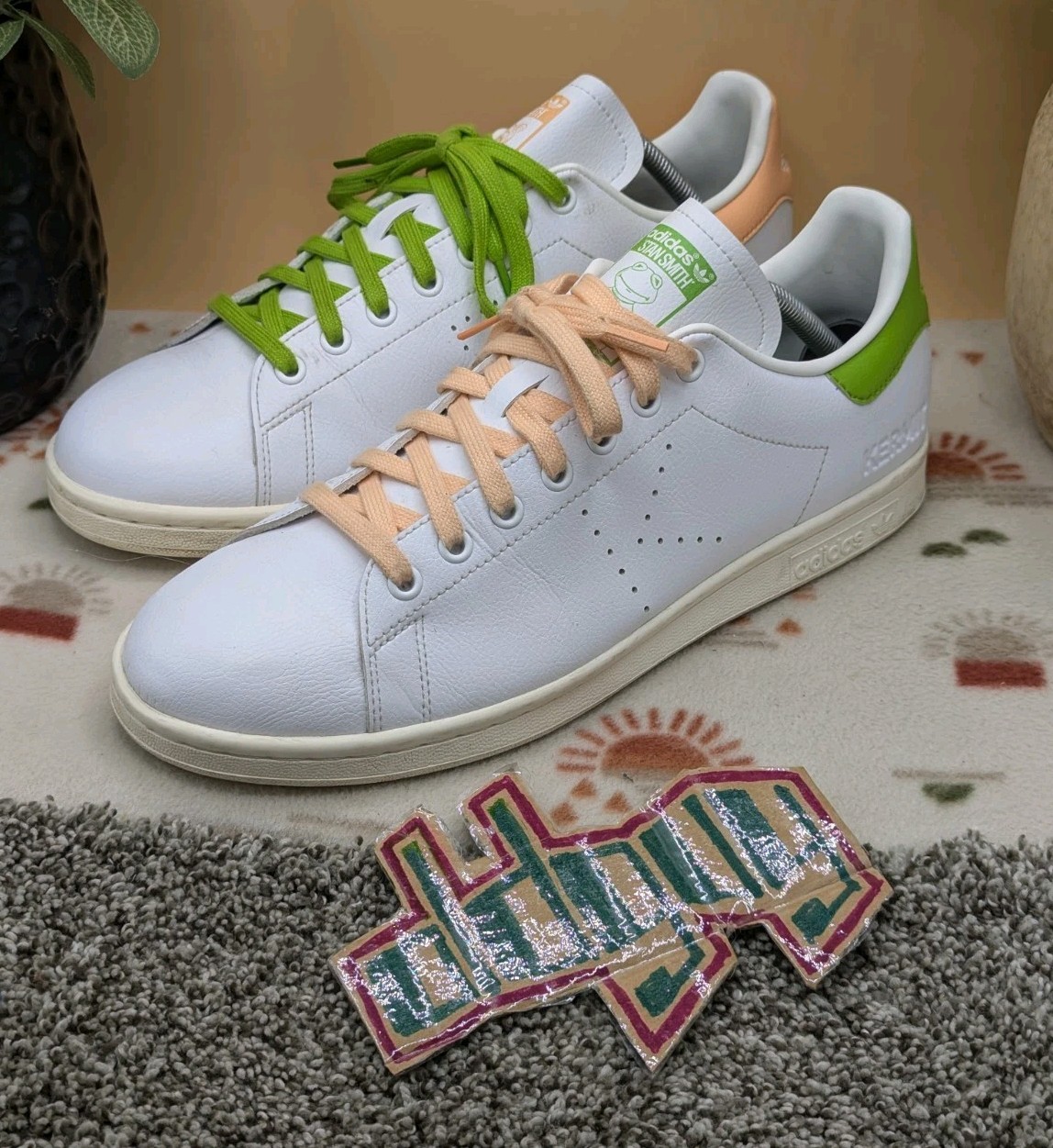 SAOLA Scarpe corte Adidas Disney x Stan Smith Miss Piggy & Kermit da uomo taglia 10 5