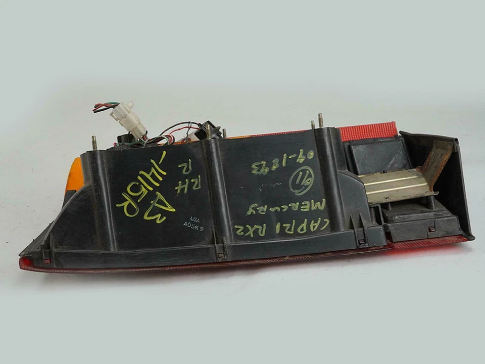 Luz trasera Mercury Capri 1991-1993 montaje de luz trasera derecha Rh OEM Foto 4 de 4