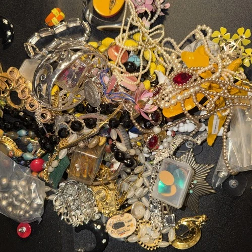 ALL VINTAGE Costume Jewelry Lot Broken Craft Junk Scrap Repair Estate 2 + Pounds