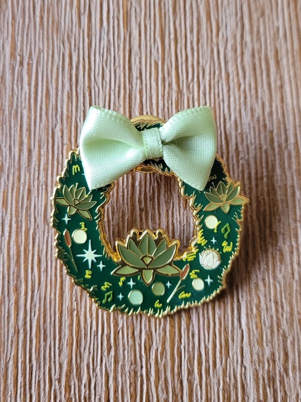 Loungefly Disney Princess & The Frog Tiana Wreath Enamel Pin w/ Fabric Bow & Box