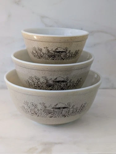 Vintage PYREX Forest Fancies Mushroom Mixing Bowls 401 402 403 Set Of 3