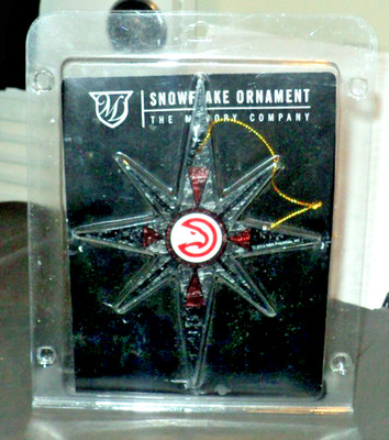 MEMORY COMPANY Atlanta Hawks Star Ornament: BRAND NEW: 6'' X 4 1/2'': NBA Basketba