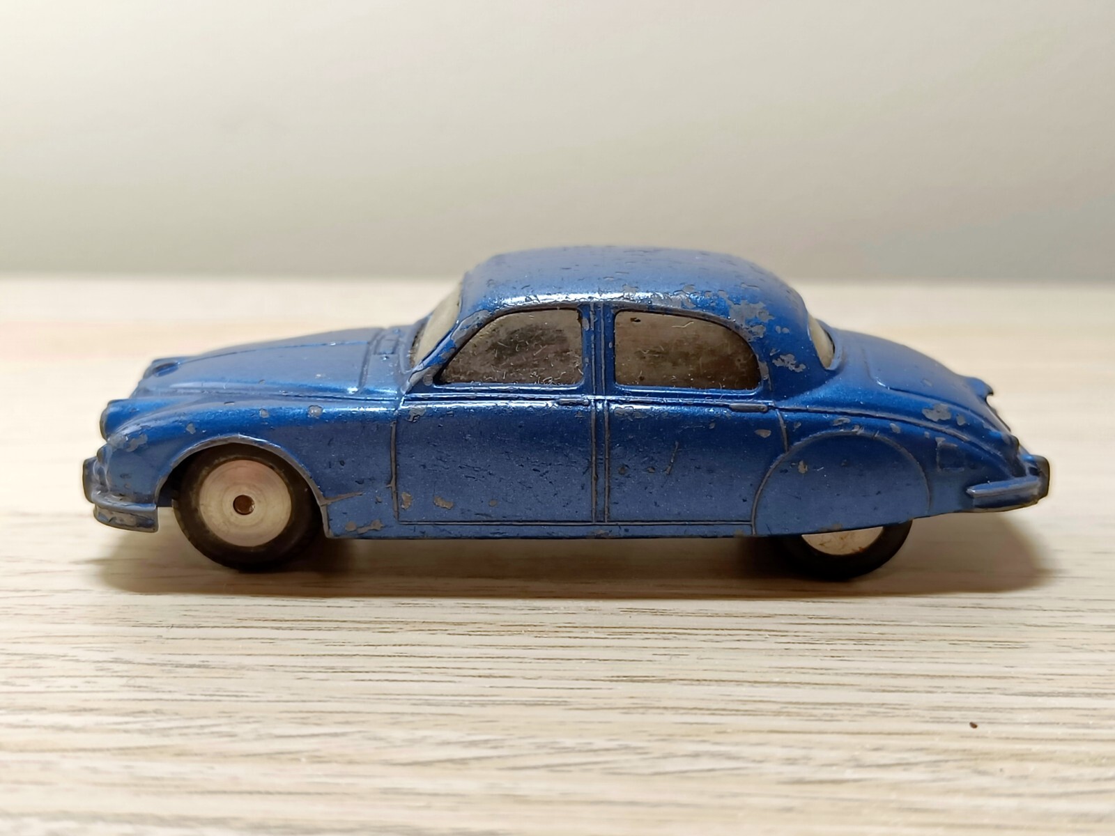 Corgi 208s, Jaguar Saloon - Free Price Guide & Review