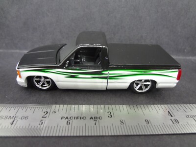 M2 Machines 1990 Chevrolet C1500 Silverado black/white - Loose 1