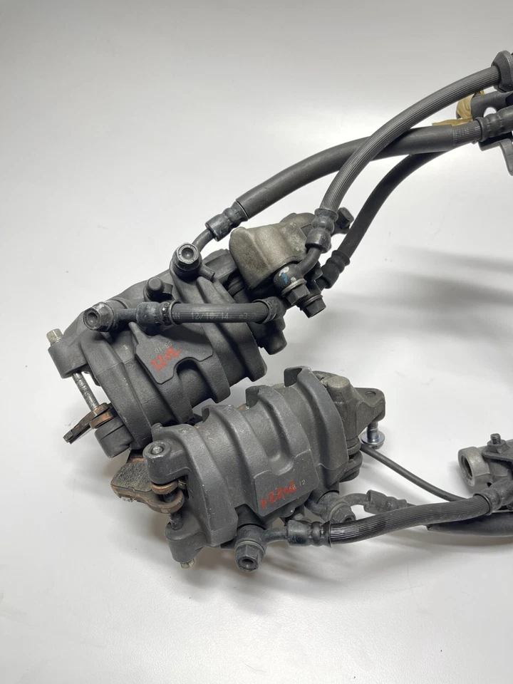 Lote de mangueras de pinzas de freno delanteras OEM Honda ST1300PA ST1300 2015 09-17 Foto 4 de 4