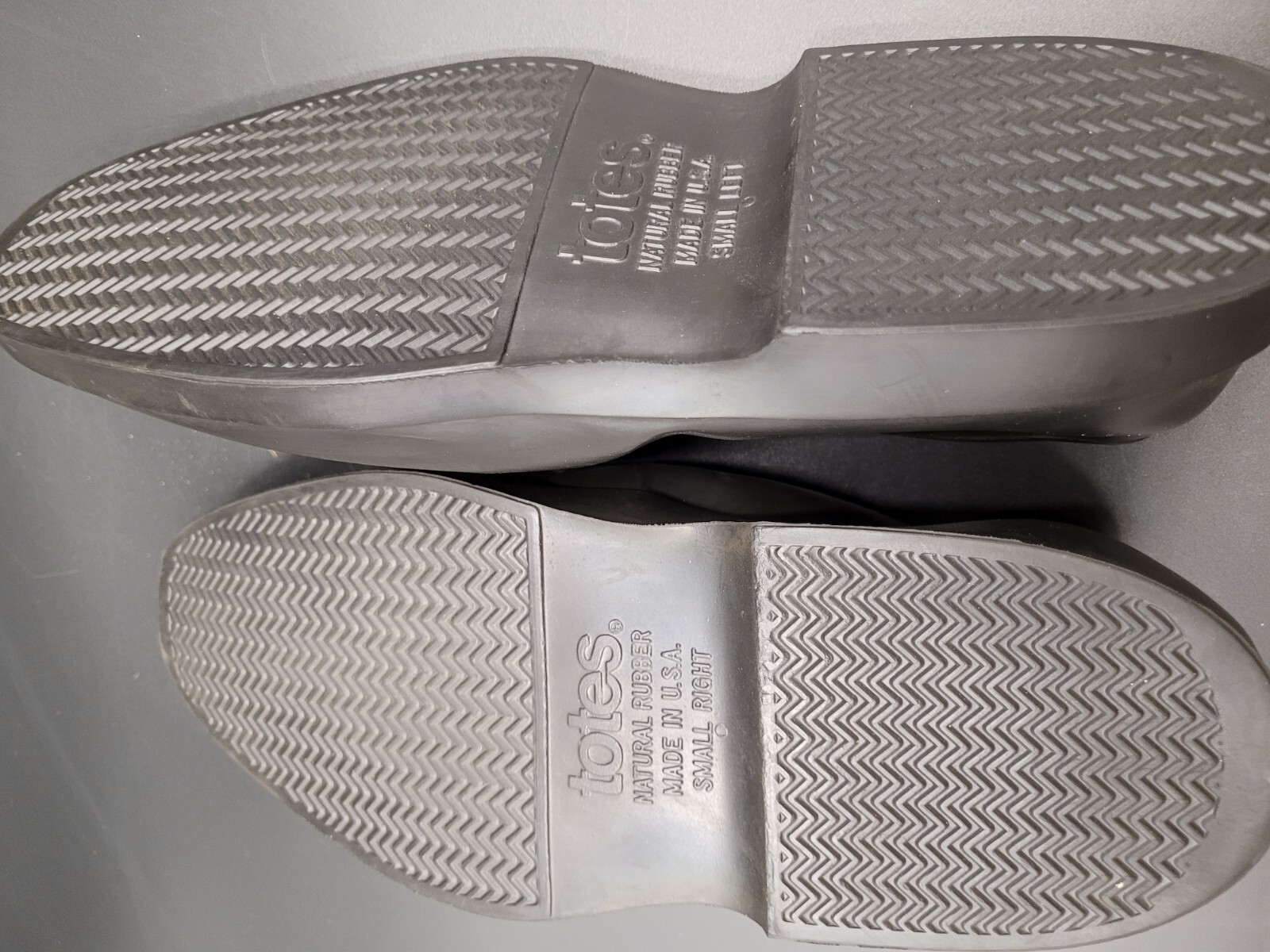 Totes Men's Rubber Shoe Covers Sz Small Black Slip On Galoshes Rain