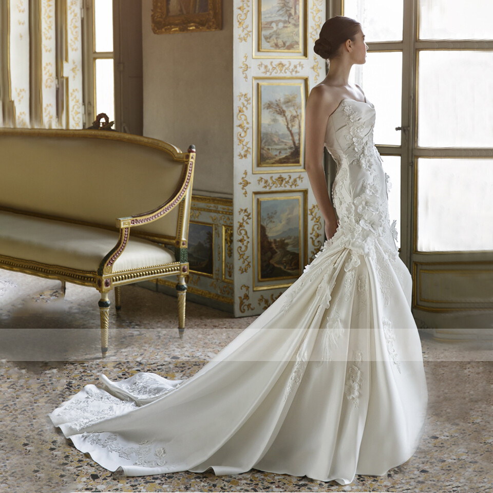 Gorgeous Appliques Satin Mermaid Wedding Dresses Backless Princess Bridal  Gowns