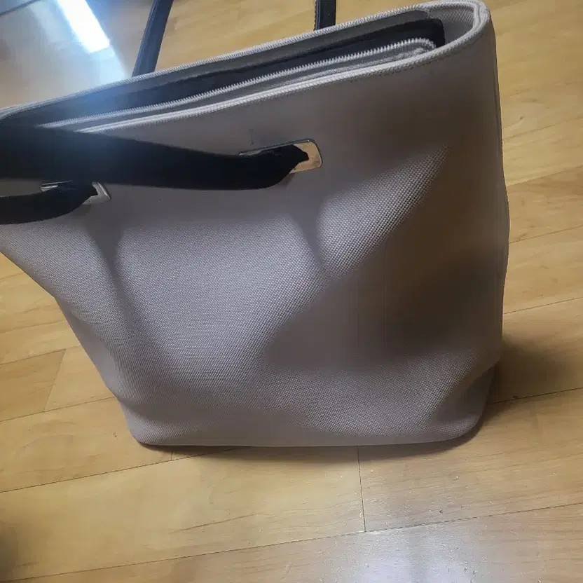Lacoste Beige Leather Tote Bag, Slightly Used thumbnail 2
