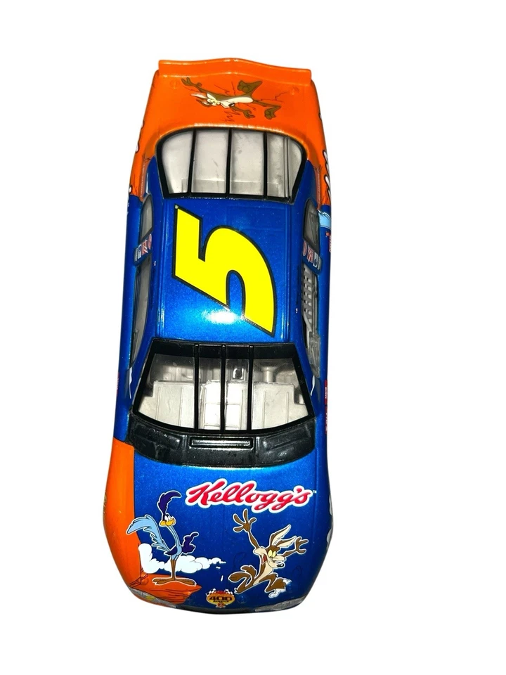 RARE Terry Labonte #5 Kellogg’s 2001 Looney Tunes Rematch 1/24 - Image 2 of 4