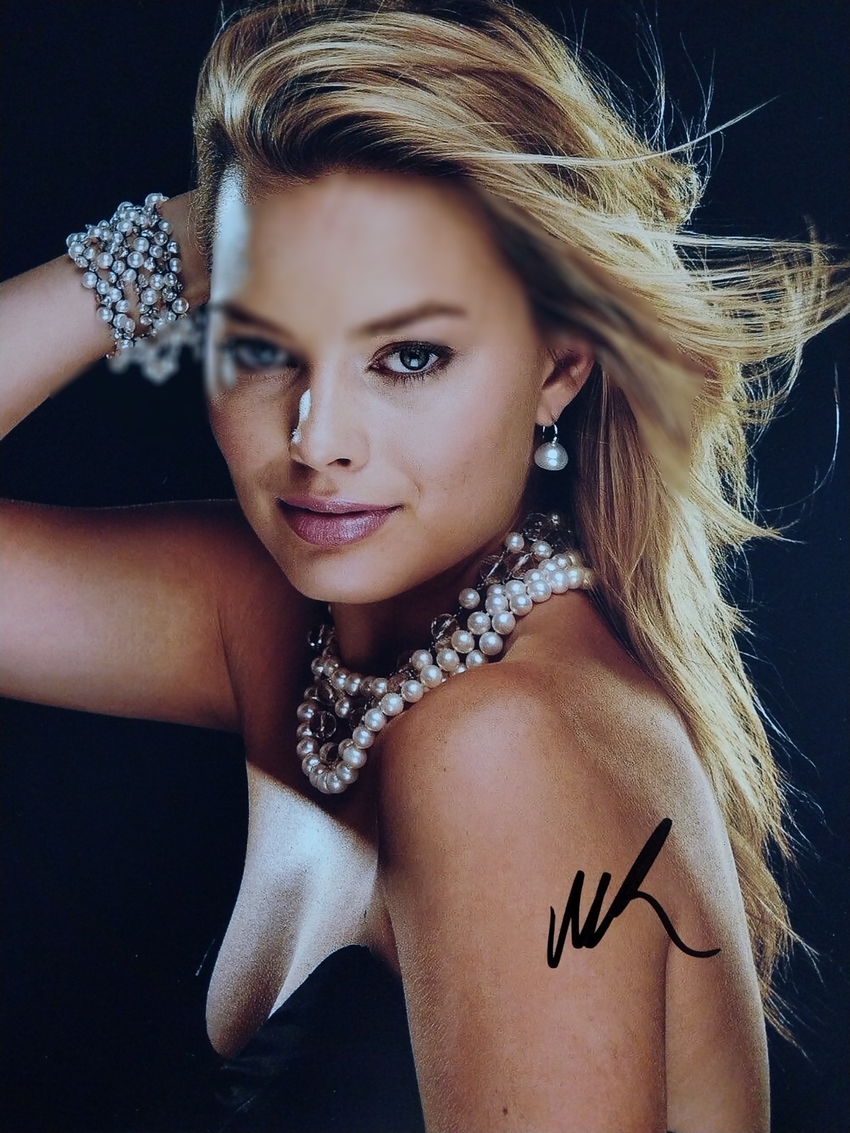 Margot Robbie signed 8x10 photo Matte Finish LOA Genuine Athentic