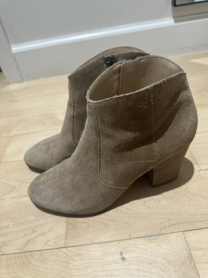 Botas de tornozelo Club Monaco bronzeadas tamanho 6 fabricadas na Itália - Imagem 3 de 4
