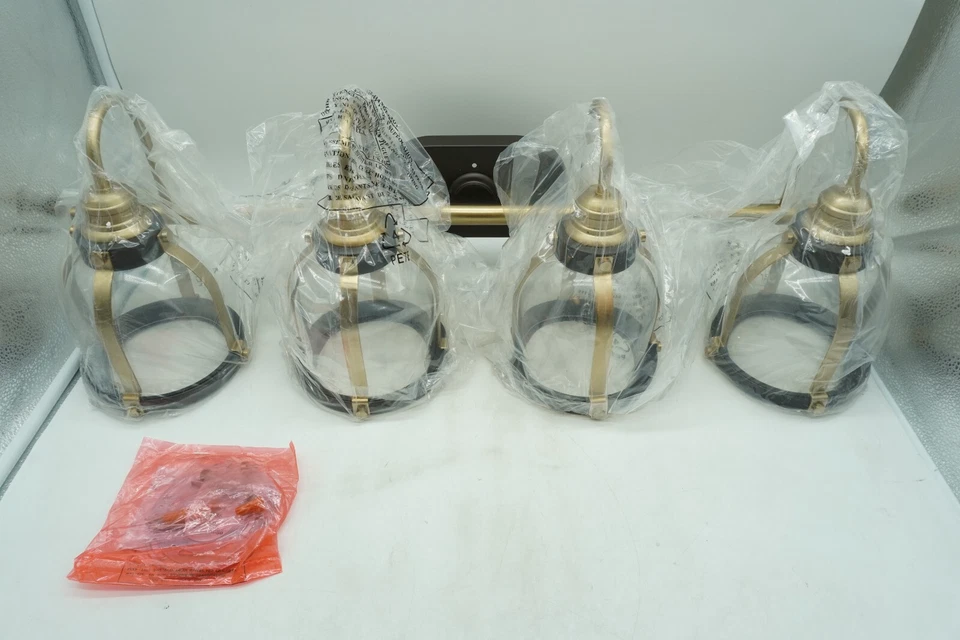 Luz de tocador de baño con cúpula con bandas Quorum International 586-4-8086 Foto 3 de 4