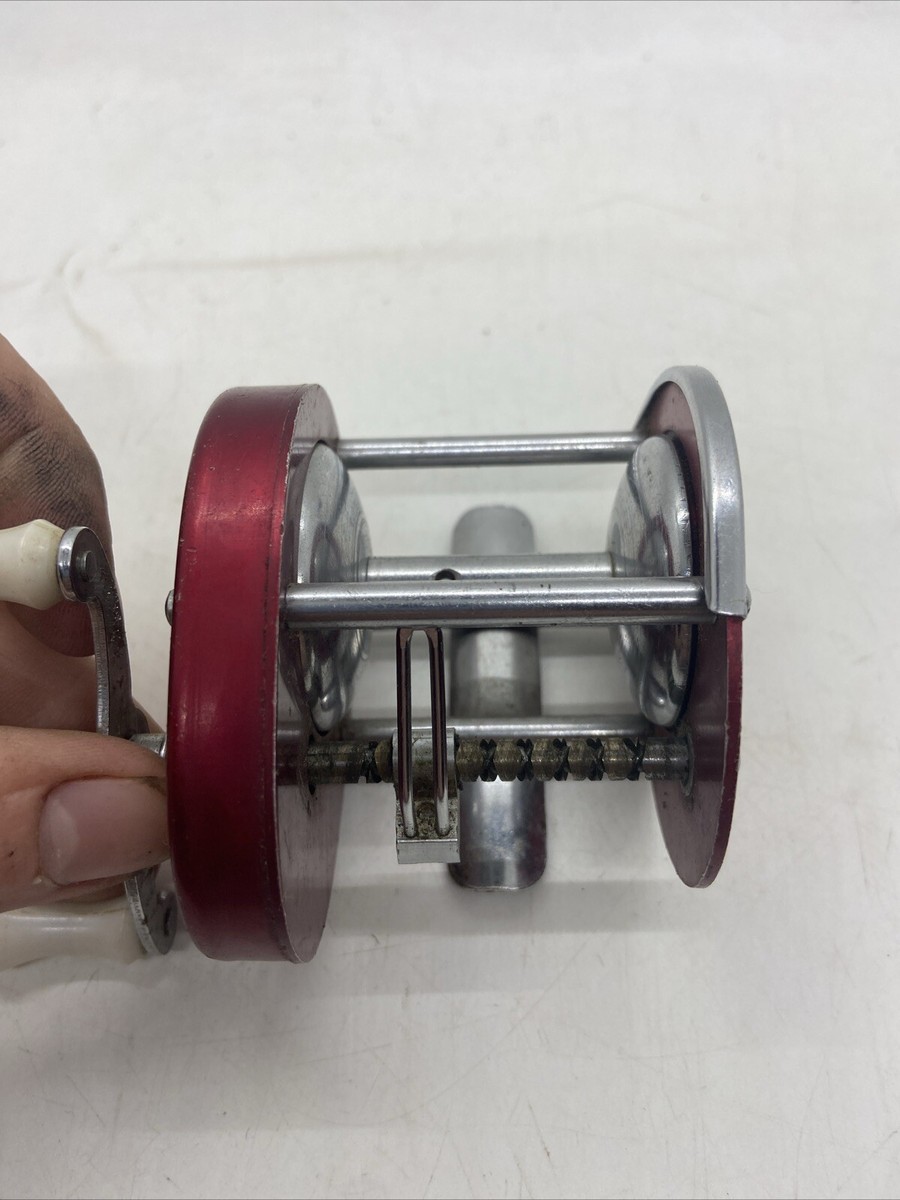 Moulinet De Pêche Vintage Métal Rouge - Fabriqué Au Japon - Marqué N° 878 MW