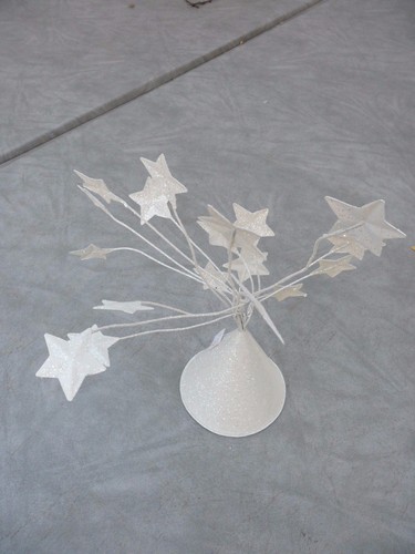 Star Table Decoration in White & Red Metal NEW Set of 2 - Picture 3 of 6