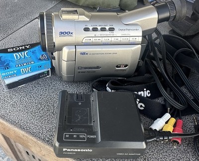 Panasonic PV-DV200D MiniDV Camcorder PalmSight 300x Digital W