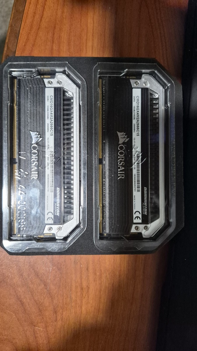 CORSAIR VENGEANCE DDR4 2666 32GB(8GB×4) VENGEANCE® LPX 32GB (4 x 8GB) DDR4 DRAM 2666MHz C16 Memory Kit - Black