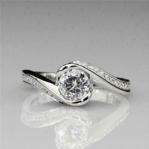 Anillo solitario de diamantes de corte redondo de 2,00 quilates creado en laboratorio enchapado en oro blanco 14 K en plata - Imagen 1 de 8