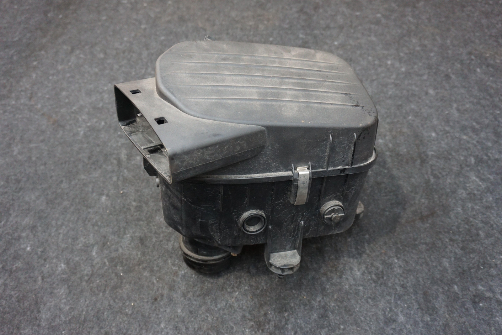 Maserati Ghibli 2014-2017 Front Left Air box top P/N 673007391