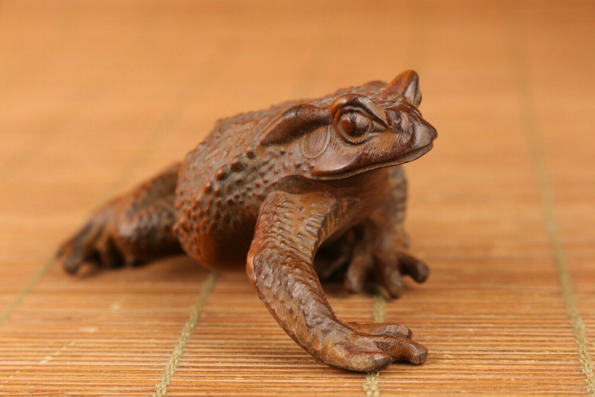 Hand-Carved Boxwood Frog Statue – Jinchan Netsuke – Chinese/Japanese Style – Vintage Original