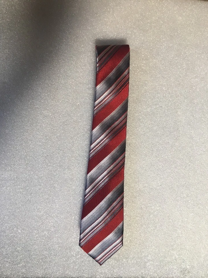 Corbata Dockers roja/gris a rayas para niño  Foto 2 de 4
