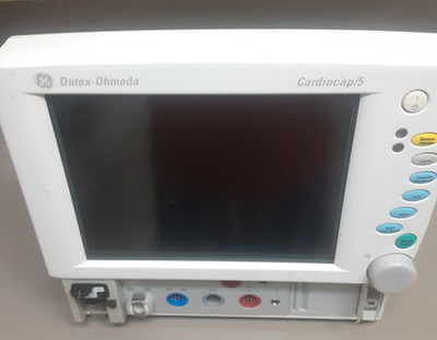 GE Datex-Ohmeda Cardiocap/5: NIBP, ECG, SpO2, 2x IBP, 2x Temp, PRINTER, 5 Agent