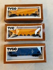 Vintage TYCO HO Scale Train Lot Locomotive Cars Track Power Packs 030 076