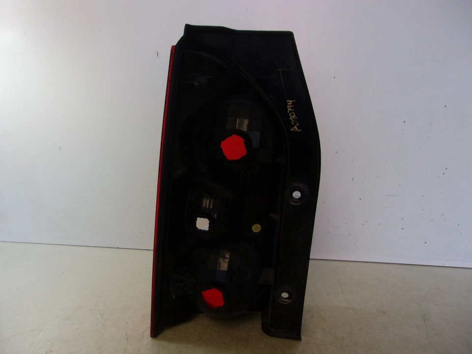 Nissan Xterra 2005-2015 4,0 L pasajero cuarto derecho panel luz trasera fabricante de equipos originales Foto 4 de 4