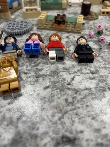 Harry Potter Lego Cortile Con Persone Set Giocattolo Usato Lego Figure - Foto 4 di 9