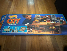 Vintage 1980 Hot Wheels City Sto-n-go Playset Fold Up Fire Station Garage Wbox Vintage 1980 Hot Wheels City Sto-n-go Playset Fold Up Fire Station Garage Wbox