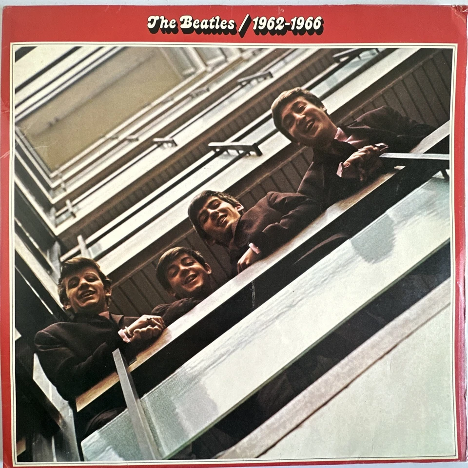 THE BEATLES 1962-1966 VINYL 2-LP APPLE UK RED WAX 1978 NEAR MINT PRO CLEANED - Image 2 of 4