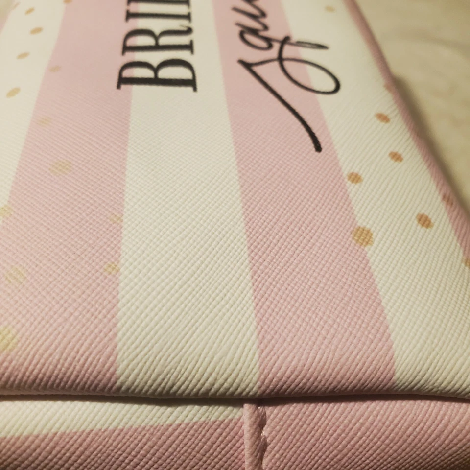 Bolso Escuadrón Puente Cosmético 9x5x4" Danielle Creations Rosa/Blanco/Dorado Nuevo con Etiquetas Foto 4 de 4