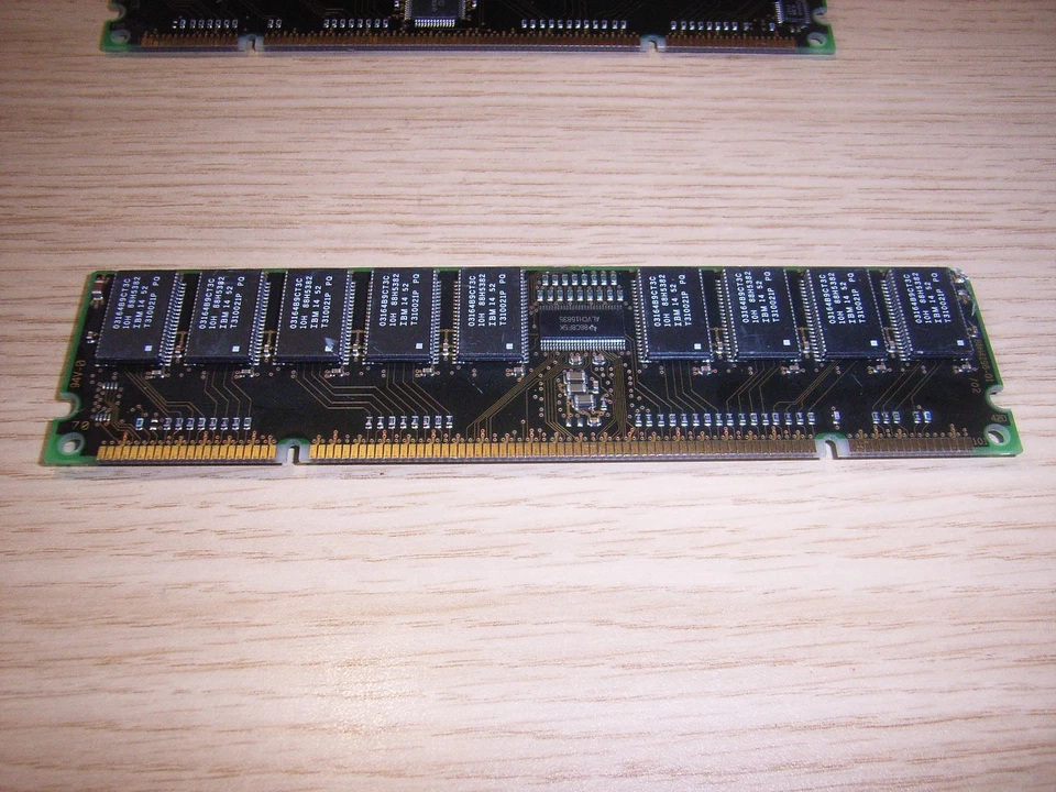 3 x IBM 1308739CCF-10Y RAM 64MB= 192 MB 8Mx72 SDRAM SGI 9940084 SGI OCTANE - Bild 3 von 4