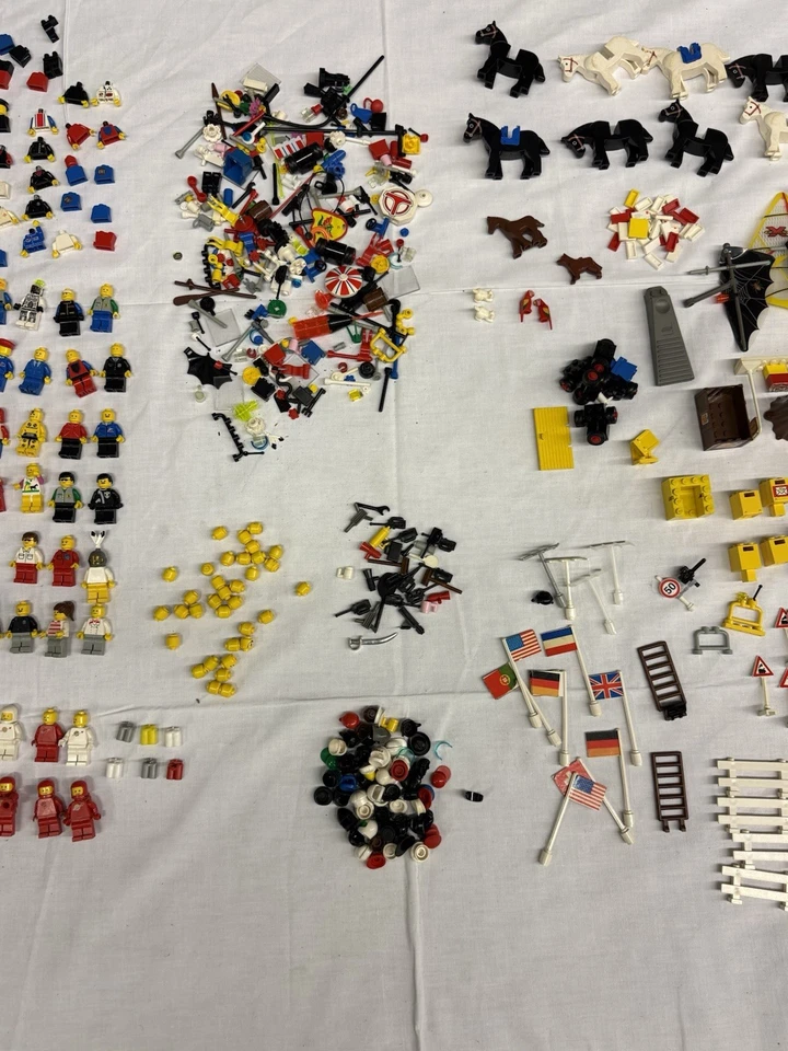 LEGO Vintage Konvolut Minifiguren Ritter Space Pferde Zubehör Sammlung LEGO 677 - Bild 3 von 4