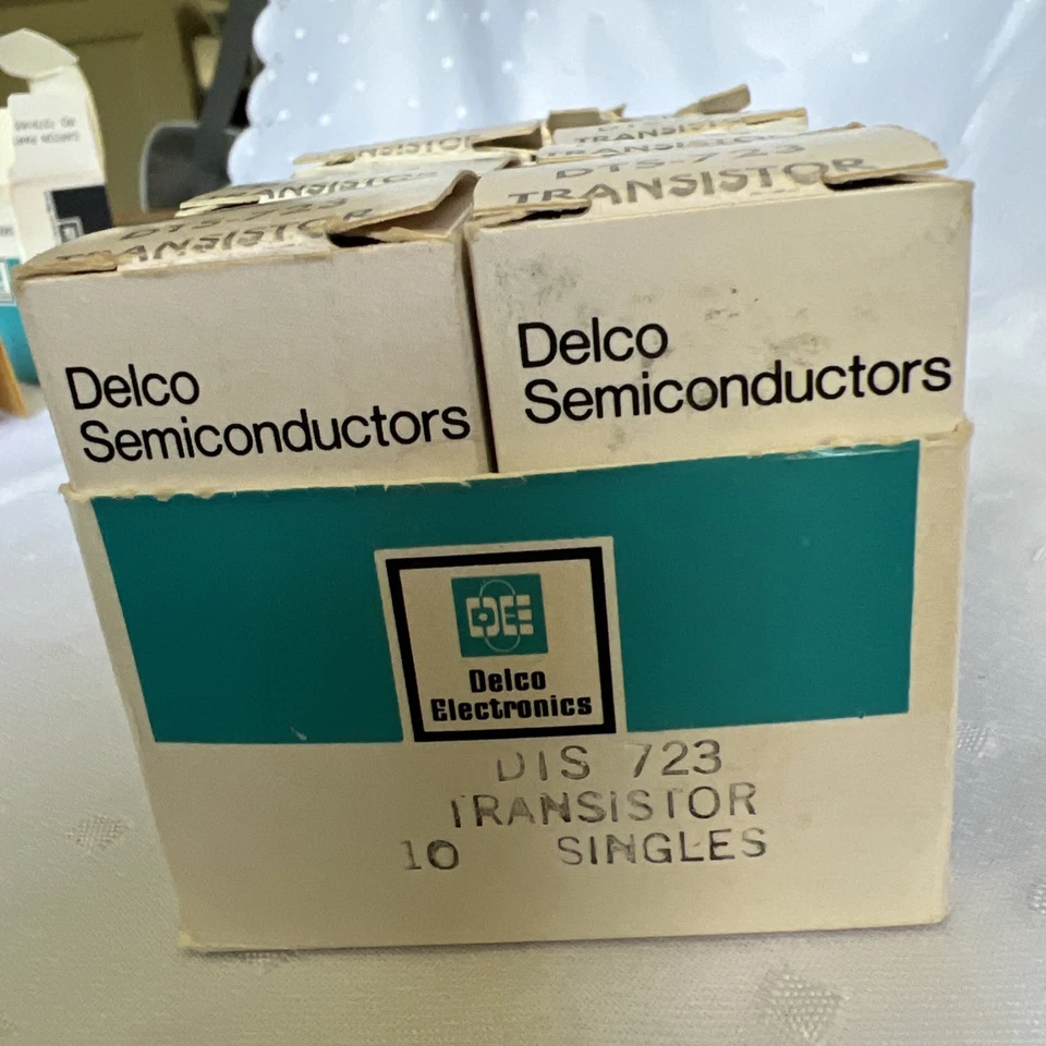 9 TRANSISTORES ELECTRÓNICOS DELCO DTS-723 - caja abierta  Foto 2 de 4