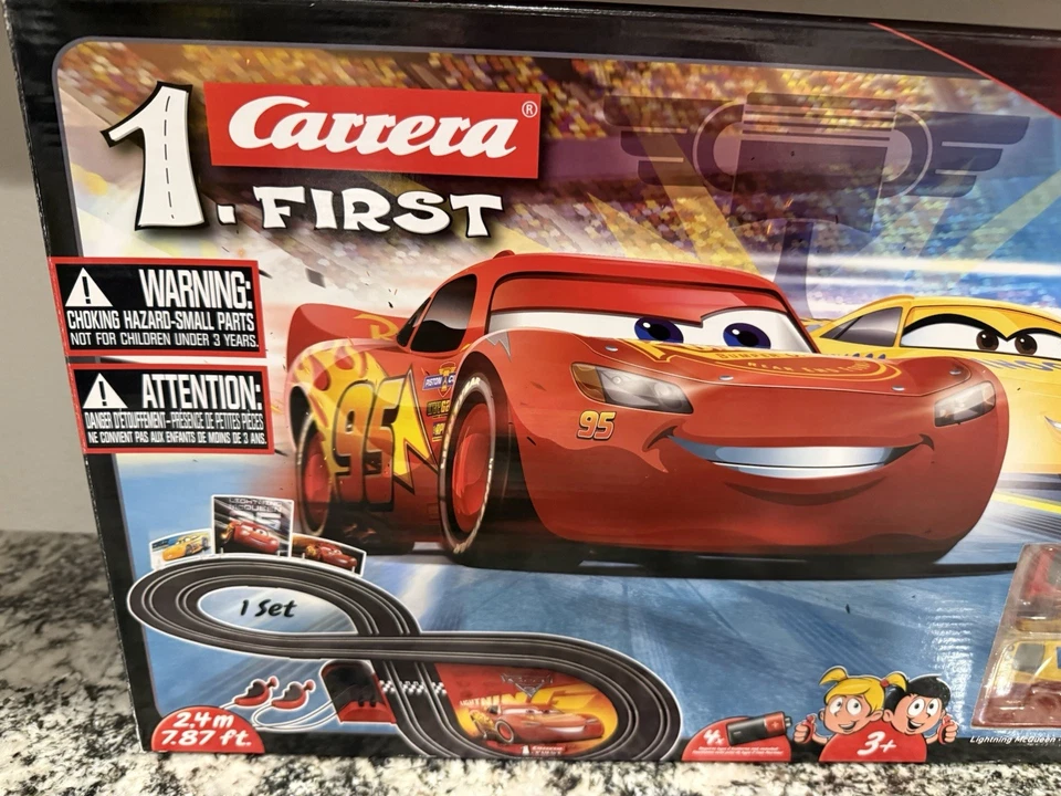 Carrera 1. First Cars 3 RACE TRACK rojo LIGHTNING MCQUEEN y amarillo DINOCO - NUEVO Foto 2 de 4