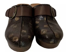 Baretraps Posture Womens Belita Clogs Size 8.5M Brown Gold Pattern Buckle Accent