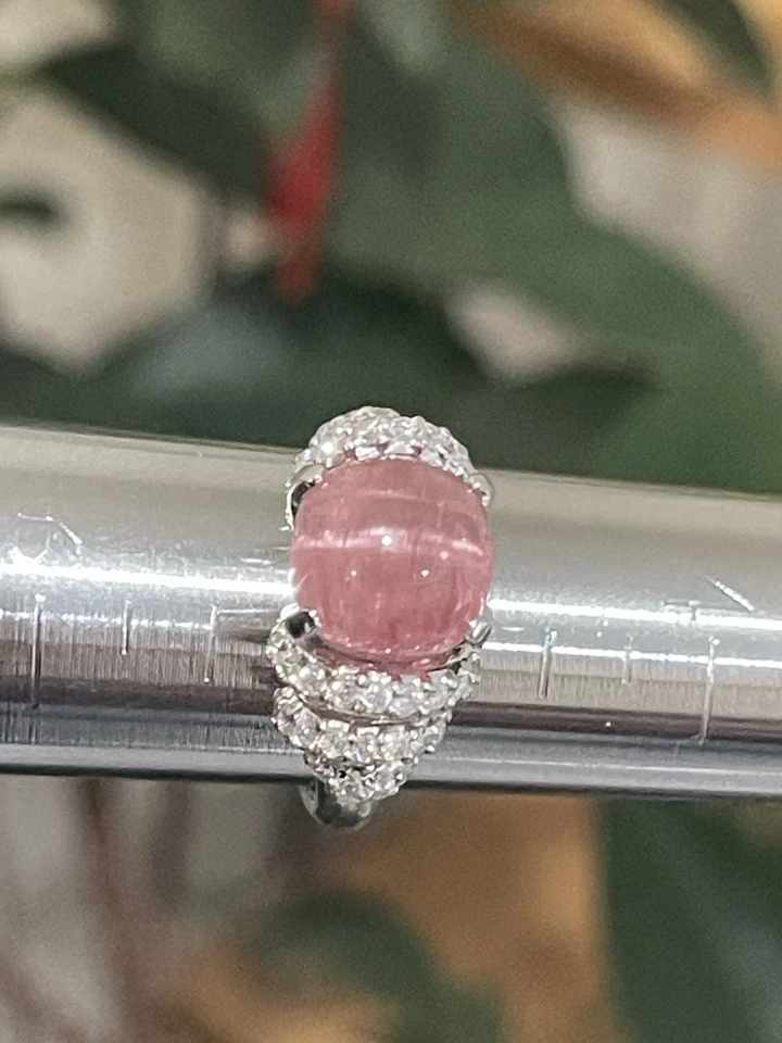 Cojín ojo de gato turmalina rosa natural GIA 4,36 quilates, diámetro 0,44 quilates, anillo pt900 Foto 4 de 4